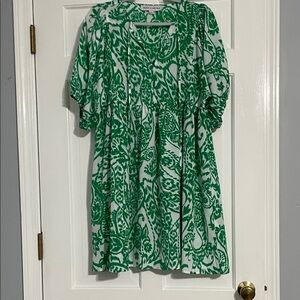 Emma & Michele Green and White Tunic Top